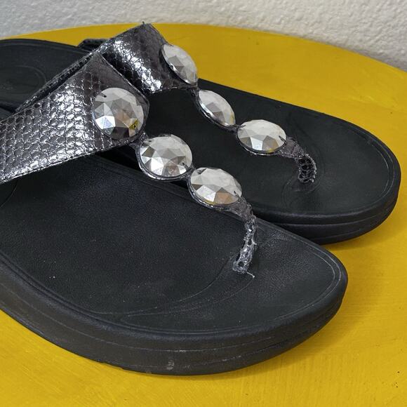 FitFlop Sandals Women' 9 Pewter Snake Print Rhinestone Petra Thong Platform - Picture 2 of 16
